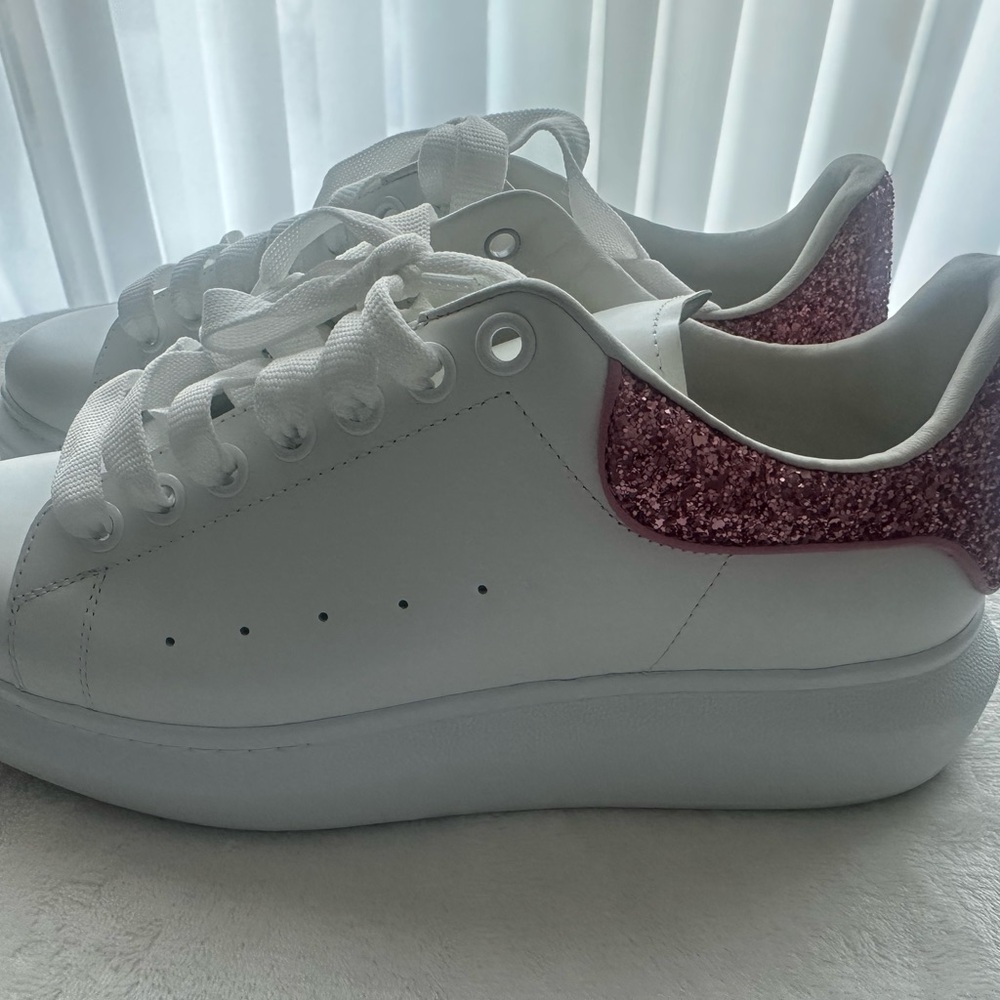 Alexander McQueen Oversized Sneakers White/Black – Size 41